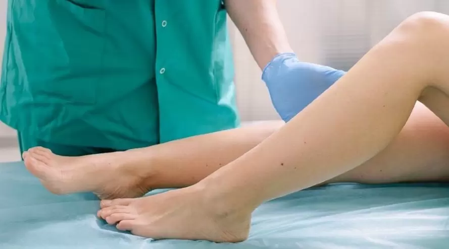 After examination, the phlebologist will prescribe a modern method of treating varicose veins on the legs